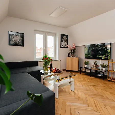 Maya's Flats & 23 Attic - Ogarna Old Town * Danzica