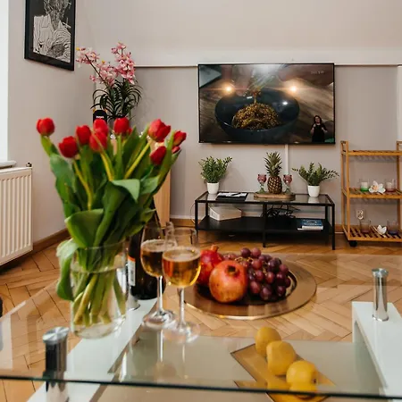 Maya's Flats & 23 Attic - Ogarna Old Town Appartamento