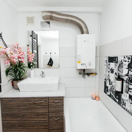 Maya's Flats & 23 Attic - Ogarna Old Town Apartamento *