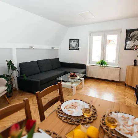 Maya's Flats & 23 Attic - Ogarna Old Town * Danzica