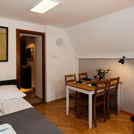 Maya's Flats & 23 Attic - Ogarna Old Town Danzica
