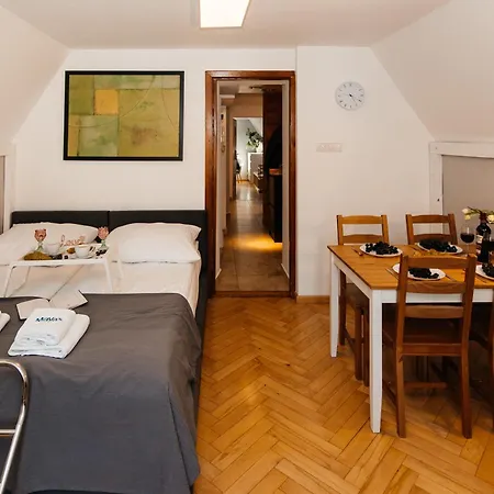 Maya's Flats & 23 Attic - Ogarna Old Town