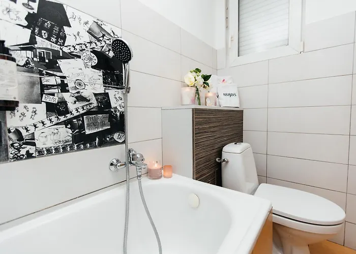 Maya's Flats & 23 Attic - Ogarna Old Town *