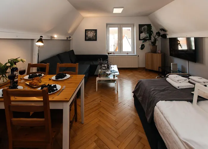 Maya's Flats & 23 Attic - Ogarna Old Town Апартаменты Гданьск