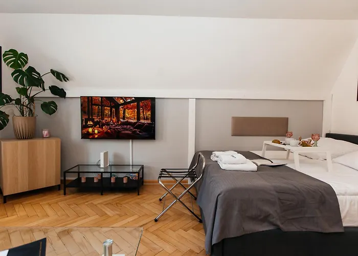 Maya's Flats & 23 Attic - Ogarna Old Town Danzica