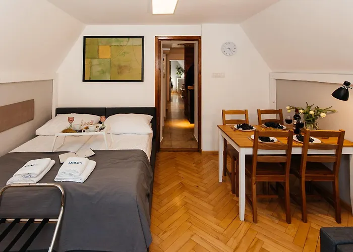 Maya's Flats & 23 Attic - Ogarna Old Town