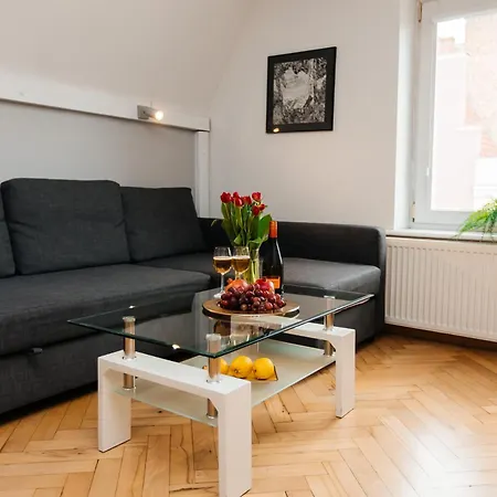 Maya's Flats & 23 Attic - Ogarna Old Town アパート