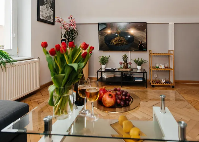 Maya's Flats & 23 Attic - Ogarna Old Town Apartment