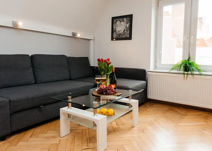 Maya's Flats & 23 Attic - Ogarna Old Town Apartment